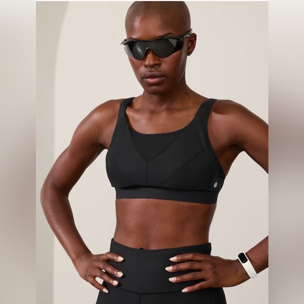 NWT Athleta Invincible Black Bra Size 32 D.